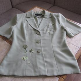 Блузка-пиджак с аппликацией. Размер 46