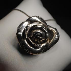 шикарный тяжелый кулон "роза" под серебро 
