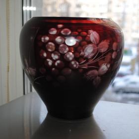 ваза рубиновое стекло нечастая форма  