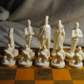 винтажные шахматы СССР колкий пластик  