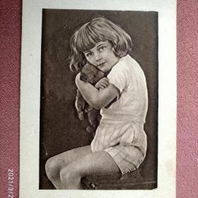Старинная открытка. Ранние Советы. Девочка с мишкой. Игрушки, детство.