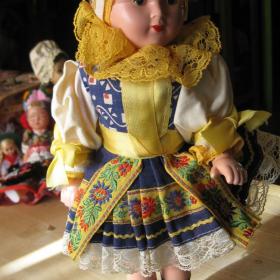 Винтажная кукла в национальном костюме, Чехословакия, 70-ые