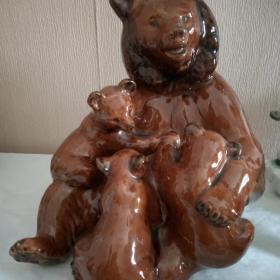 Статуэтка Медведица с медвежатами.