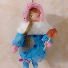 Ёлочная ватная игрушка Девочка с косой.12 см. Ручная работа