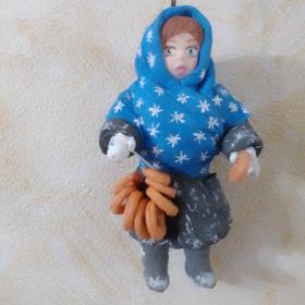 Ёлочная игрушка Девочка с баранками. 12 см. Ручная работа