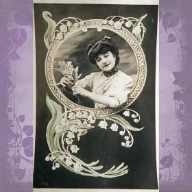 Антикварная открытка "Девушка в ландышах"