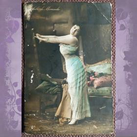 Антикварная открытка "Мадемуазель Миранда"