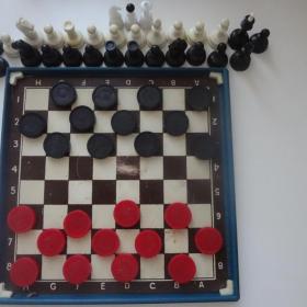 Шахматы, шашки в коробке магнитные СССР 