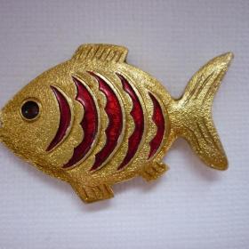 Винтажная брошь-знак "Золотая рыбка", клеймо