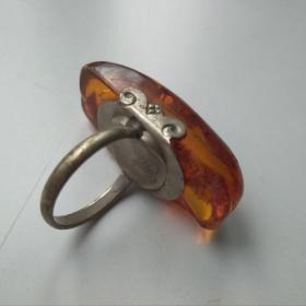  Кольцо с крупным натуральным янтарем СССР металл не серебро размер 17,5 