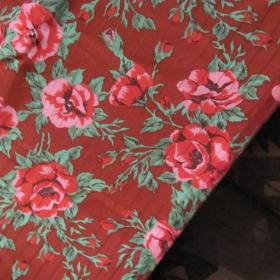 Ткань  винтаж СССР вискозный шелк розы фон терракота народный традиционный костюм редкость 