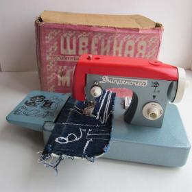Детская швейная машинка двухоперационная "Днипряночка"
