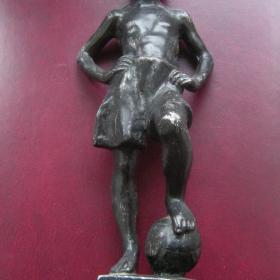 Скульптура "Футболист" (Мальчик с мячом), СССР, г.Ленинград, Монументскульптура, 1962г.