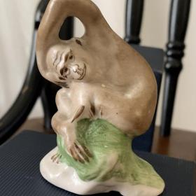 Антикварная фарфоровая статуэтка Обезьяна( мартышка) 30-е годы Ризнич 