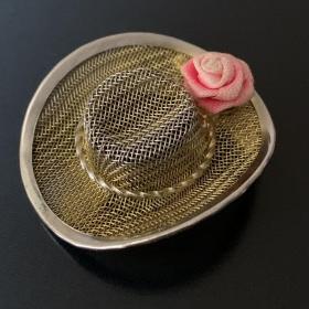 Брошь Шляпа с розой Lady REMINGTON Fashion Jewelry  Винтаж