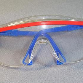Очки защитные, универсальные с регулировкой угла наклона защитного стекла и длины заушников