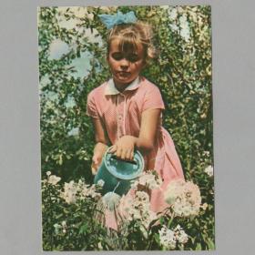 Открытка СССР Любимые цветы 1965 Игнатович чистая соцреализм дети детство детская девочка воспитание