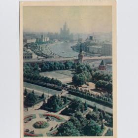 Открытка СССР Москва Большой кремлевский сквер 1957 чистая Петрусов соцреализм видовая Тайницкий сад