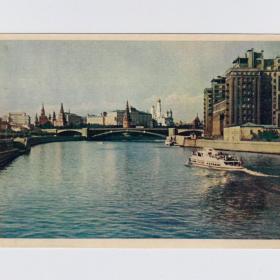 Открытка СССР Москва Большой Каменный мост 1957 чистая Кривоносов соцреализм видовая речной флот