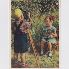 Открытка СССР. Внимание, снимаю! Становов, 1958, чистая, дети, игра, котики, мальчик, девочка, фото