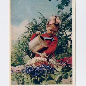 Открытка СССР Сама садик я садила Тюккель 1958 чистая соцреализм детство труд дети полив лейка цветы