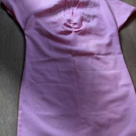 розовое платье с вышивкой