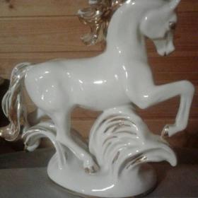 статуэтка конь фарфор ЛФЗ. 1956 год