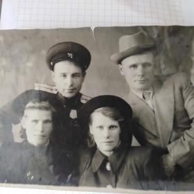 Фото послевоенное военных с девушками